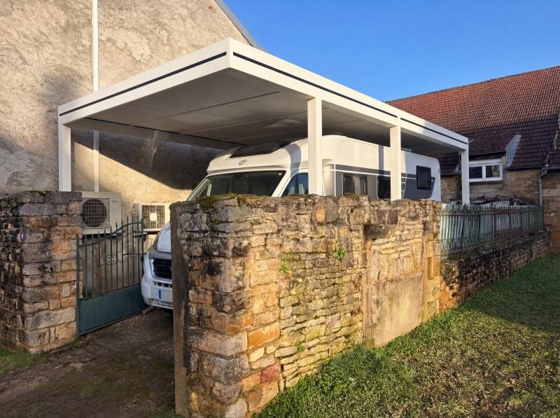 Carport en aluminium pour camping car : pourquoi le mesure est important ?